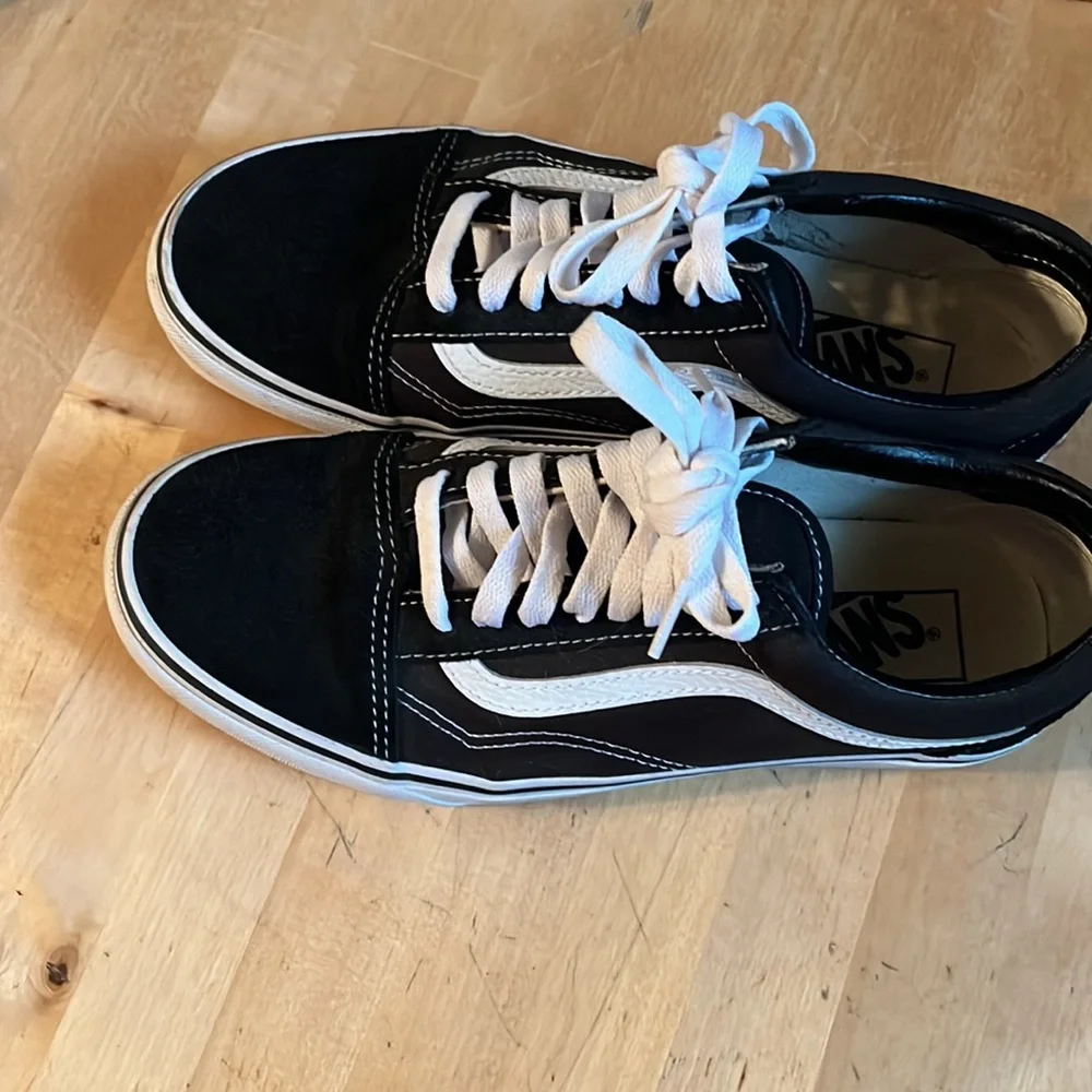 Vans - Picture 5 of 8